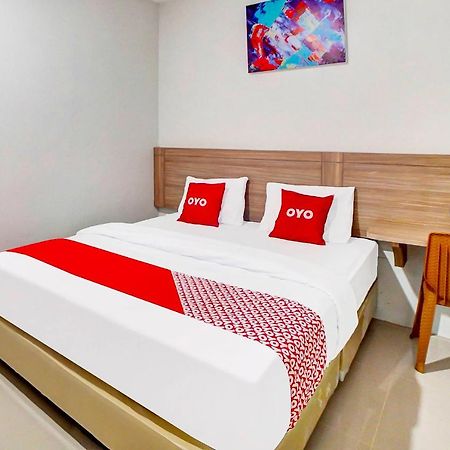 Oyo 91211 Mega Comfort Guest House Medan Eksteriør billede