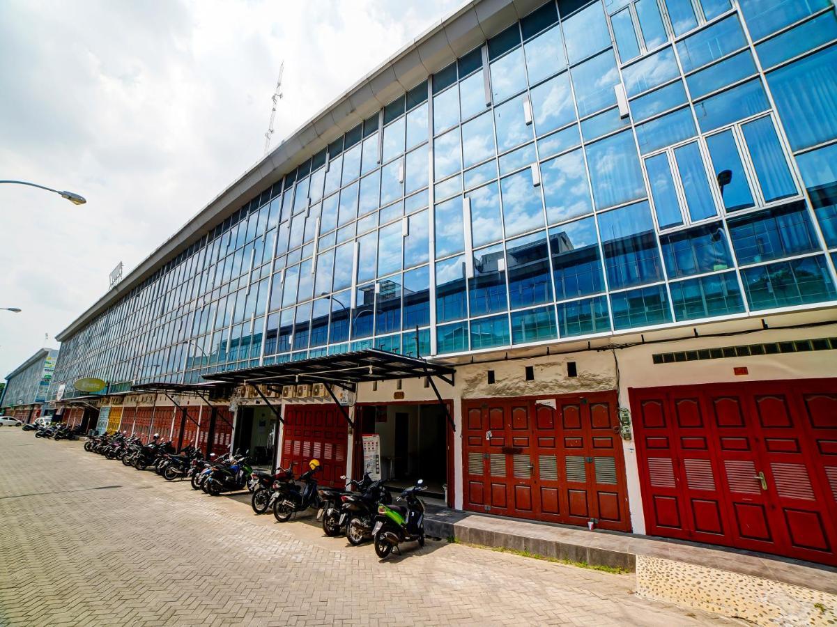Oyo 91211 Mega Comfort Guest House Medan Eksteriør billede