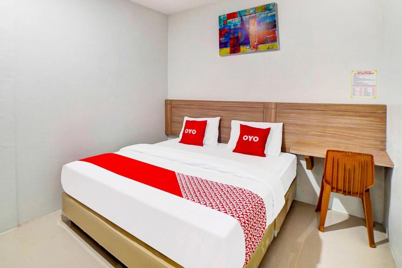 Oyo 91211 Mega Comfort Guest House Medan Eksteriør billede