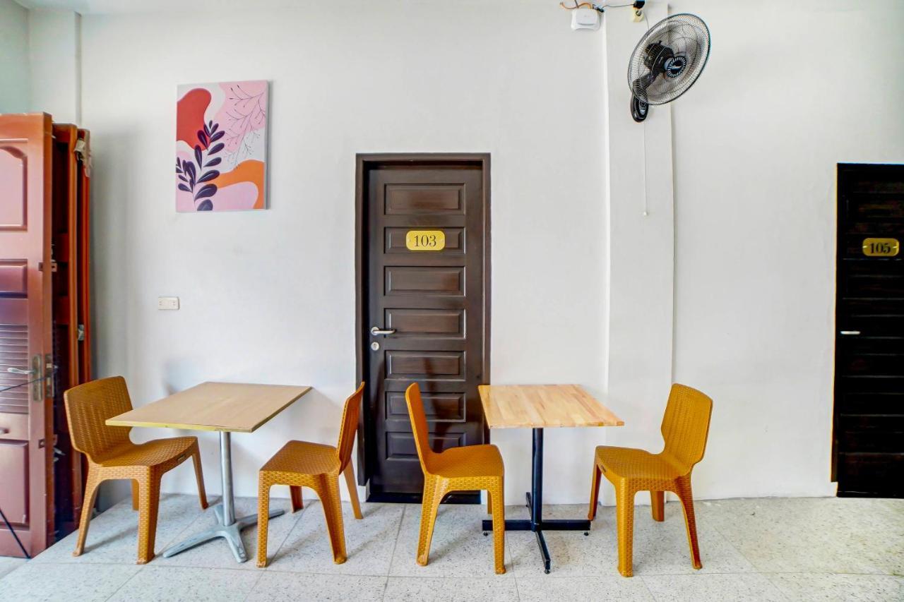 Oyo 91211 Mega Comfort Guest House Medan Eksteriør billede