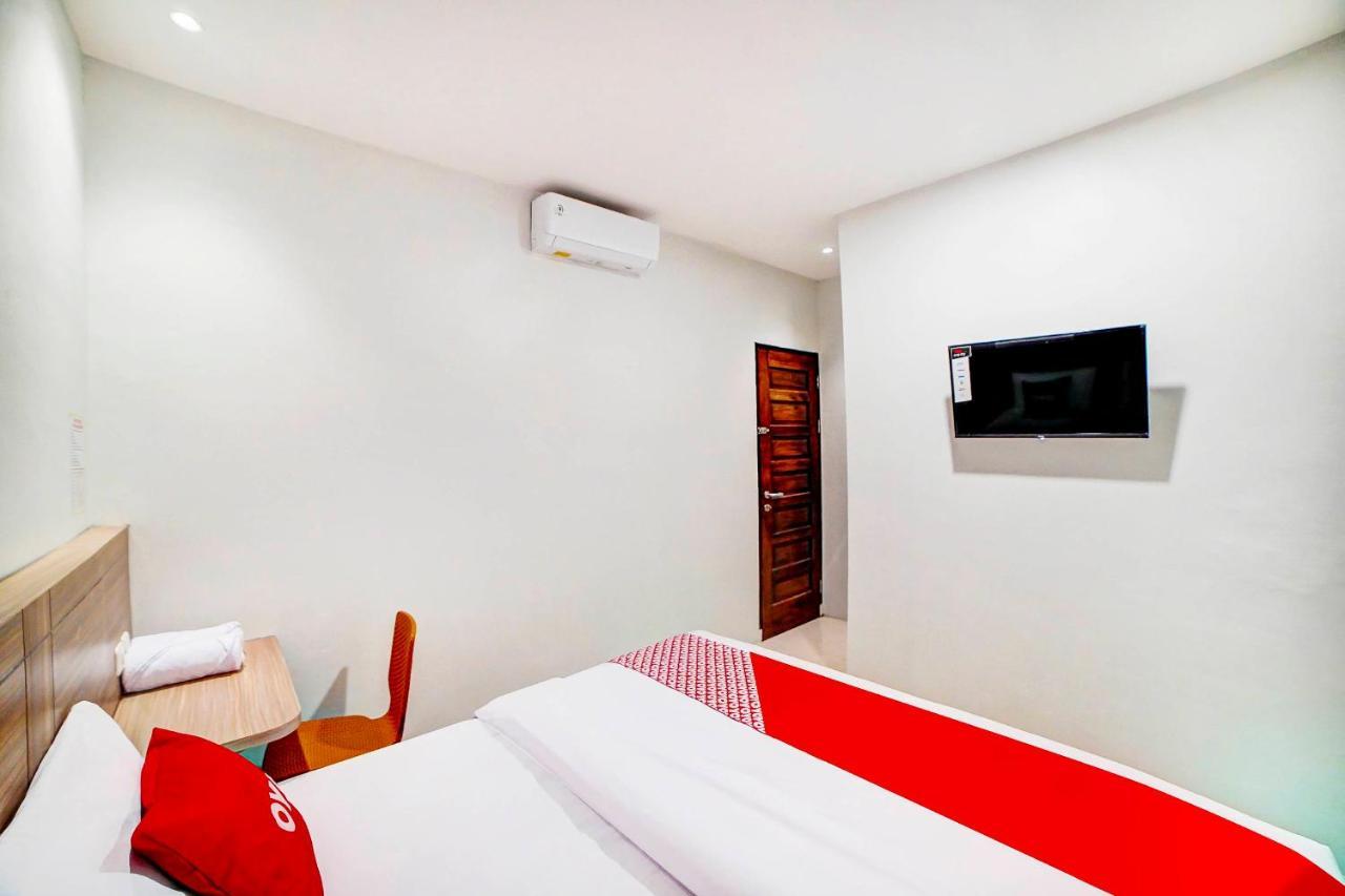 Oyo 91211 Mega Comfort Guest House Medan Eksteriør billede