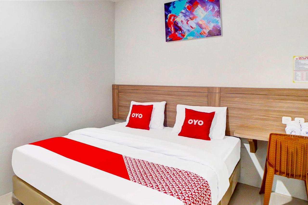 Oyo 91211 Mega Comfort Guest House Medan Eksteriør billede